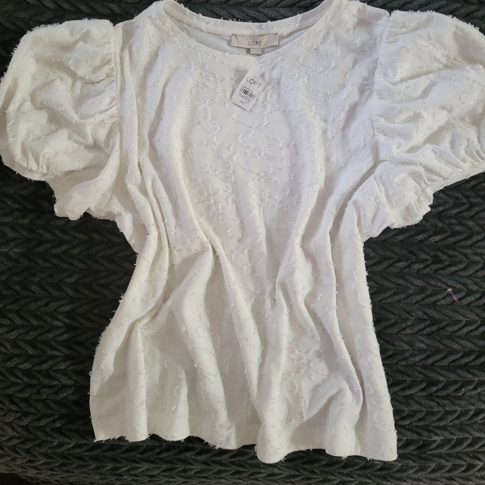 LOFT Embossed Jaquard White Puff Sleeve Top In XL. NWT!